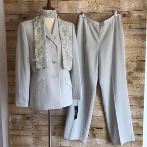 Le Suit Two-Piece Pant Suit Sz 10